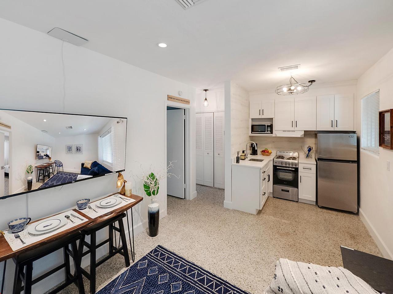 Beautiful 1 Bedroom Steps To The Beach! West Palm Beach Buitenkant foto
