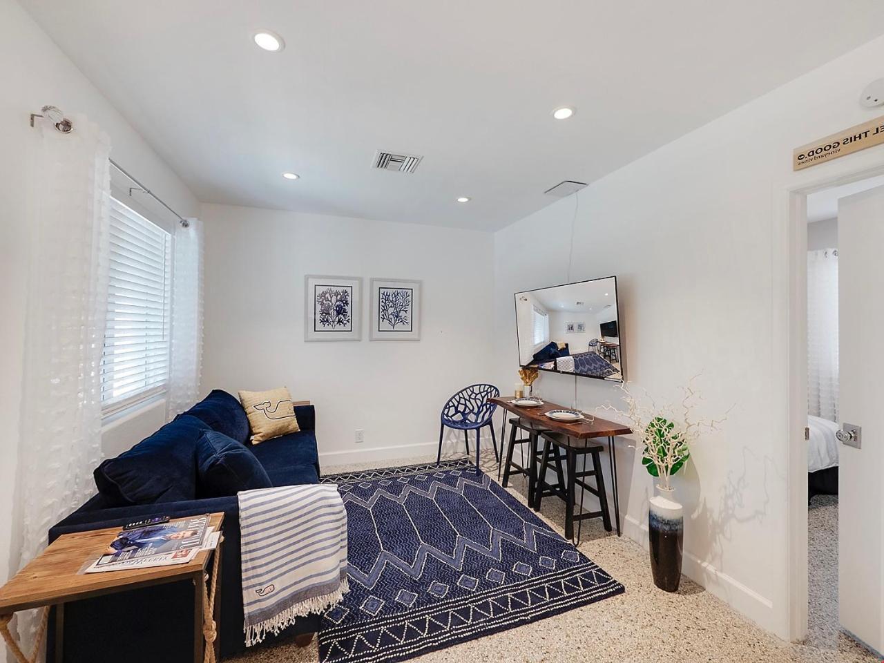 Beautiful 1 Bedroom Steps To The Beach! West Palm Beach Buitenkant foto