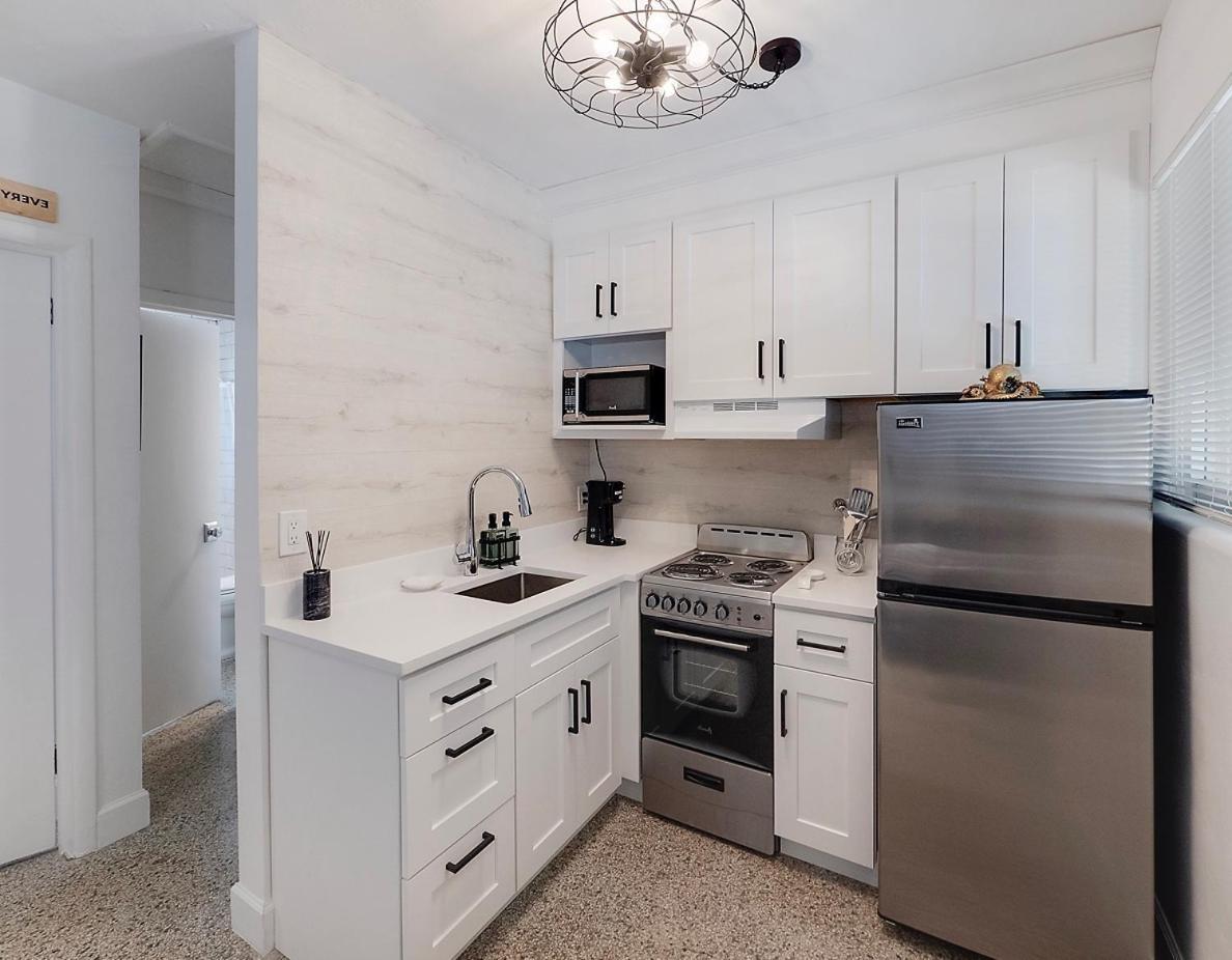 Beautiful 1 Bedroom Steps To The Beach! West Palm Beach Buitenkant foto